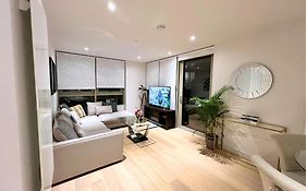 Stylish Apartment Docklands
